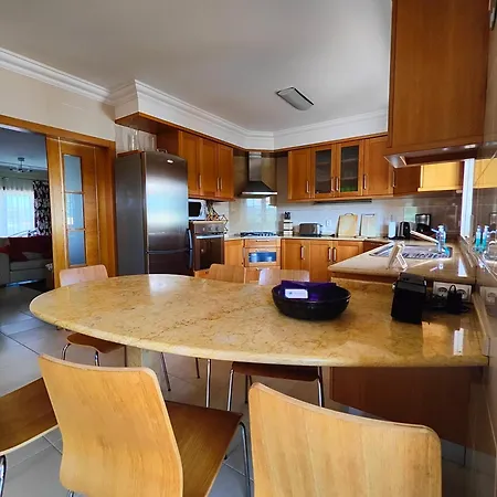 Limoeiro Villa Salir de Porto