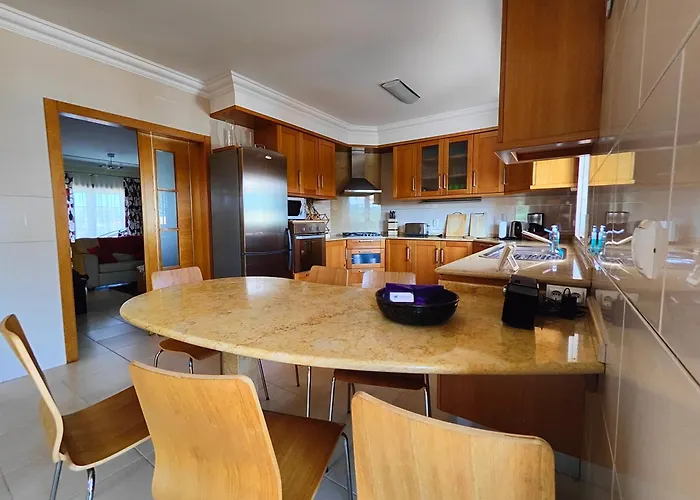 Limoeiro Villa Salir de Porto